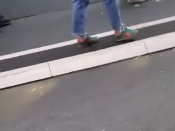 „Palästinasolidarität“ auf einer Klimademo von Fridays for Future. „Alle zusammen gegen Zionismus“ und „Der Kampf für das Klima, nicht ohne Palästina“ – Auf Argumente, warum der Klimakampf mit Palästina und gegen Israel ausgefochten werden muss, darf man abseits von suggestiven Slogans nicht hoffen.